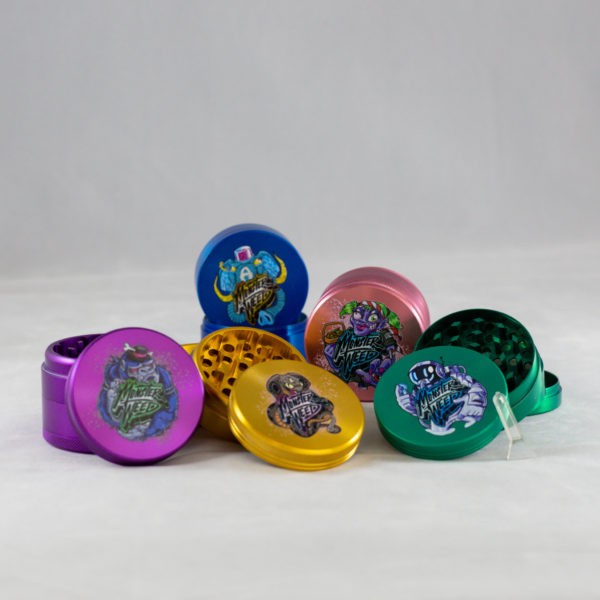 collection de cinq grinders, édition monster weed